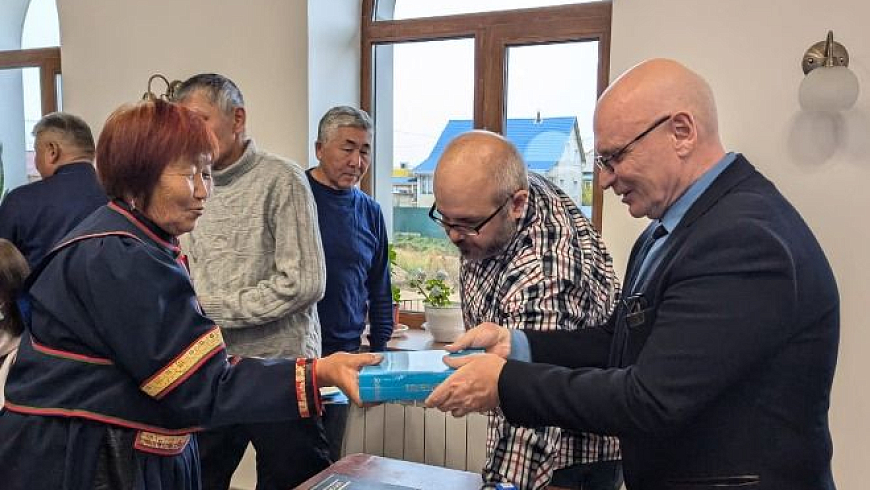 Презентация Библии на бурятском языке